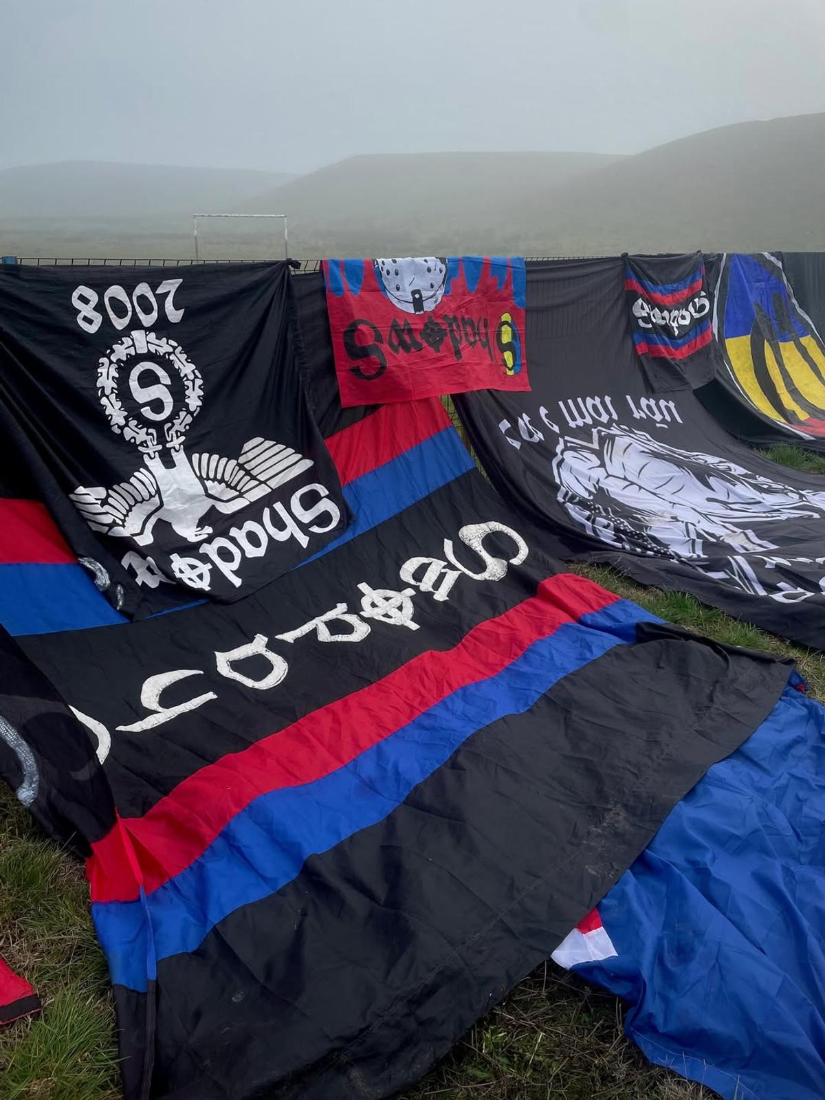 Peluza Sud Dinamo revendică steagurile grupării steliste Shadows
