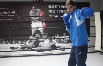 Puștiul cu pumni de aur din boxul românesc: „N-am zis niciodată «Nu mai pot» sau «Nu mai vreau». Când intru în ring, sunt în transă”