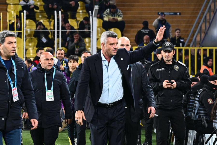 Sadettin Saran, președintele lui Fenerbahce, a fost eliberat pe cauțiune în dosarul legat de droguri / Foto: Imago Turcia – România, faza războiului între patroni: Șucu și Becali îi țin la butonieră pe șefii tripletei Galata – Fener – Beșiktaș! » Închisoarea, numitorul comun