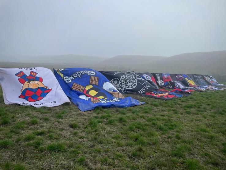 Peluza Sud Dinamo revendică steagurile grupării steliste Shadows // FOTO: Instagram @fcd.sud