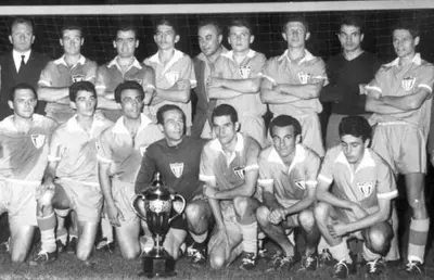 Șapca pe Cupă » O incursiune altfel printr-o parte din istoria echipei de fotbal Universitatea Cluj