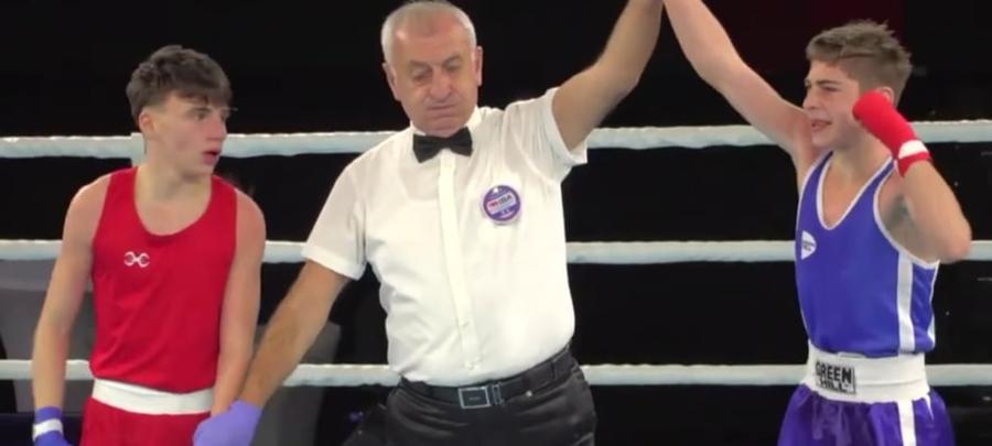 Șerban Stoica a traversat un drum cu multe obstacole între experiența tristă cu familia în Anglia și titlul de campion balcanic la box, în noiembrie 2024. Foto: captură youtube Puștiul cu pumni de aur din boxul românesc: „N-am zis niciodată «Nu mai pot» sau «Nu mai vreau». Când intru în ring, sunt în transă”