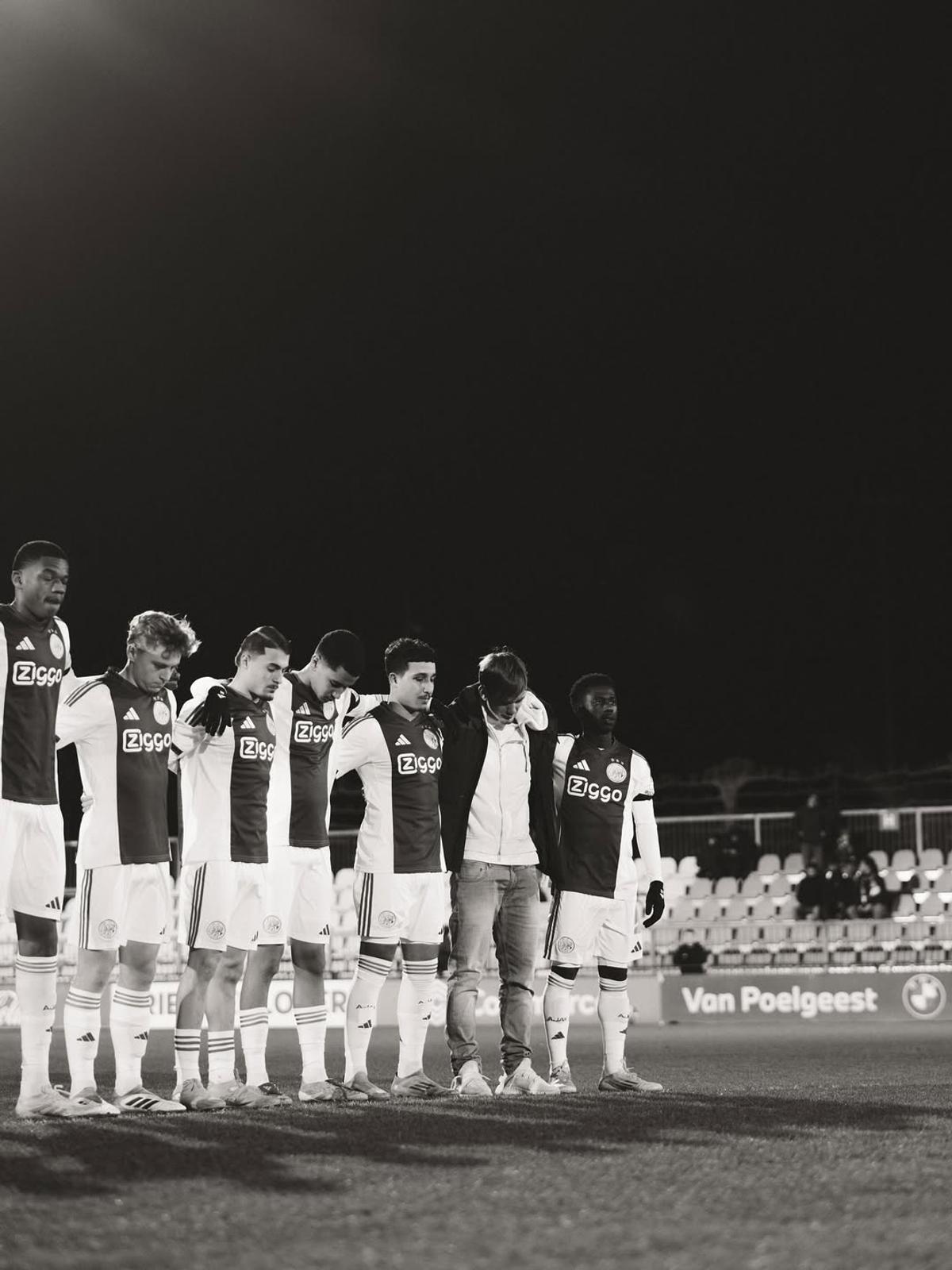 Scene sfâșietoare pe stadionul lui Ajax, după ce iubita fotbalistului a pierit într-un accident