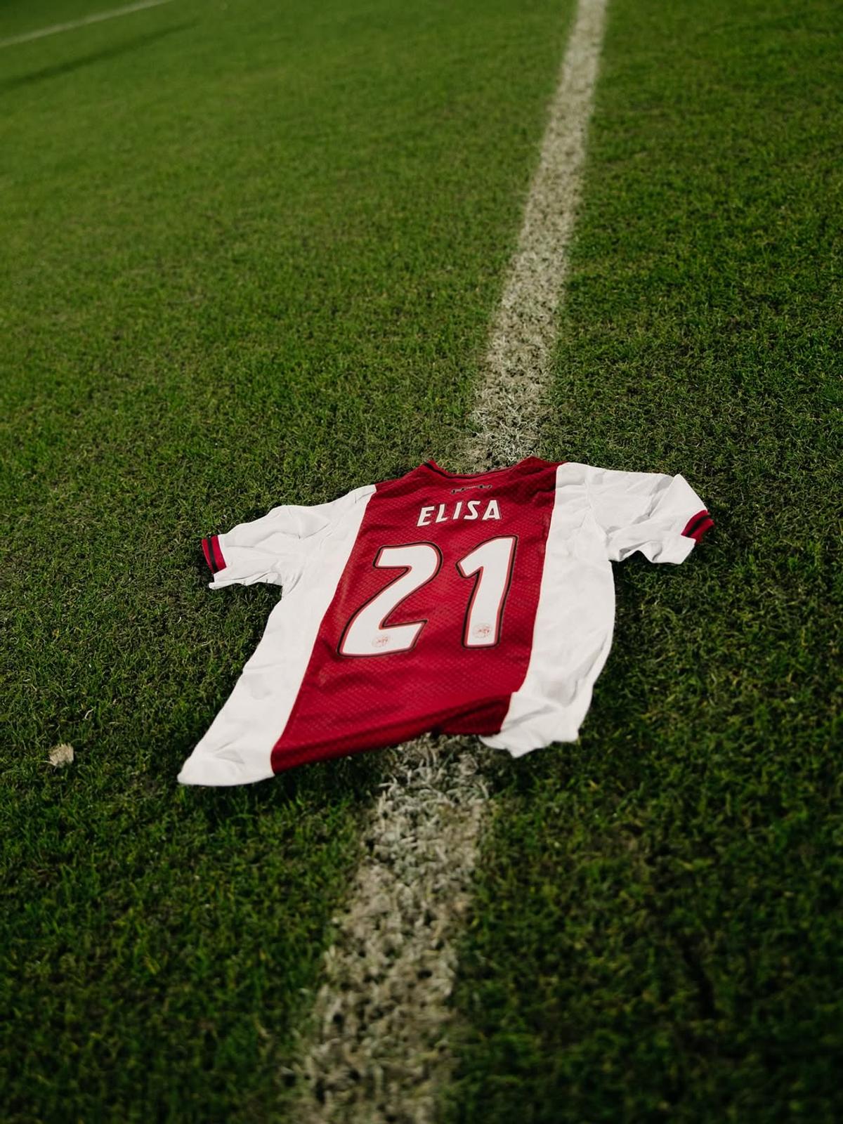 Scene sfâșietoare pe stadionul lui Ajax, după ce iubita fotbalistului a pierit într-un accident