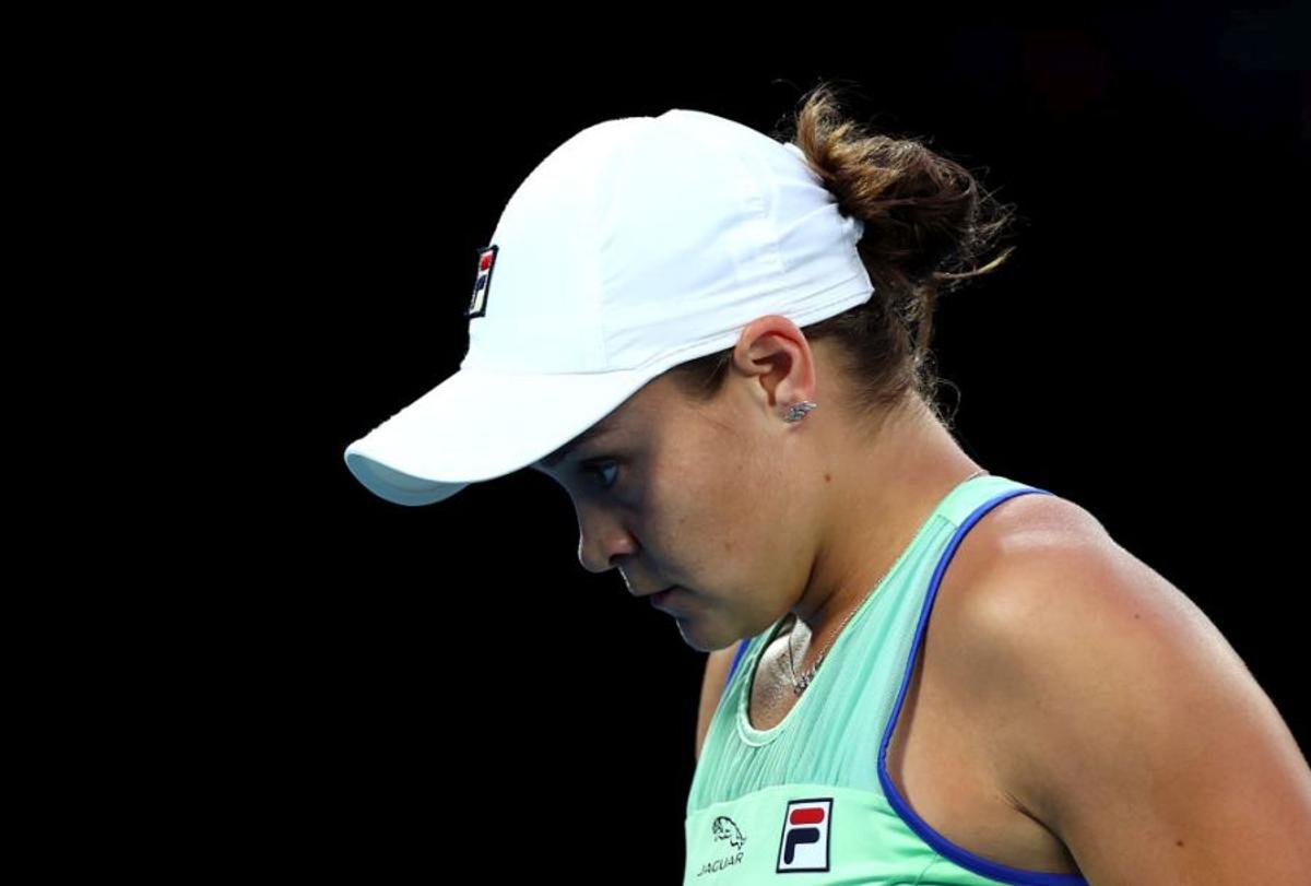 AUSTRALIAN OPEN // Ashleigh Barty, marea favorită la Melbourne, a clacat complet în setul secund cu Riske