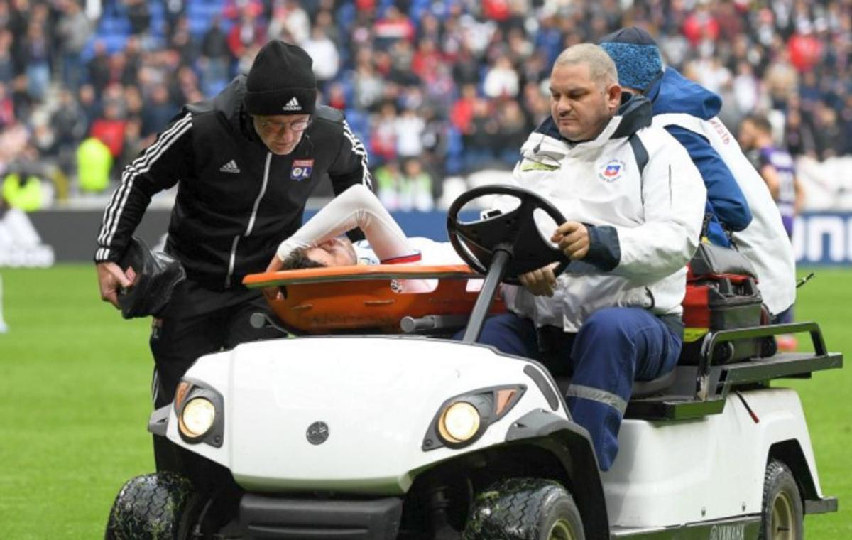 LYON - TOULOUSE // FOTO Panică la meciul în care Ciprian Tătărușanu a fost titular: jucătorul s-a prăbușit inert pe teren fără să fie atins
