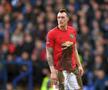 FOTO „Diavoli” în tranșee » Manchester United a jucat în Cupa Angliei pe un teren desprins din România anilor '90!