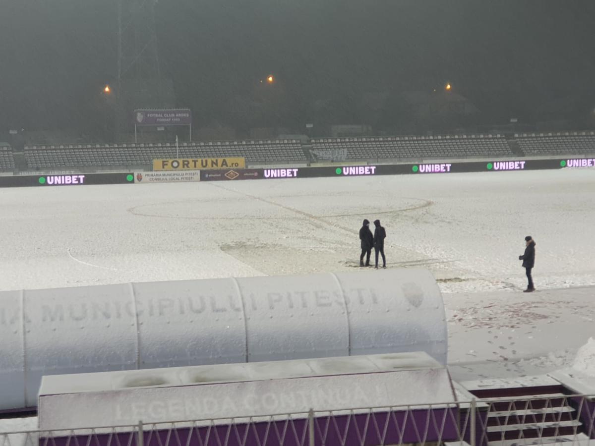 FC ARGEȘ - FCSB 0-0. Roș-albaștrii dau vina pe teren pentru pasul greșit de la Pitești: „Singurul campionat din Europa cu asemenea terenuri”