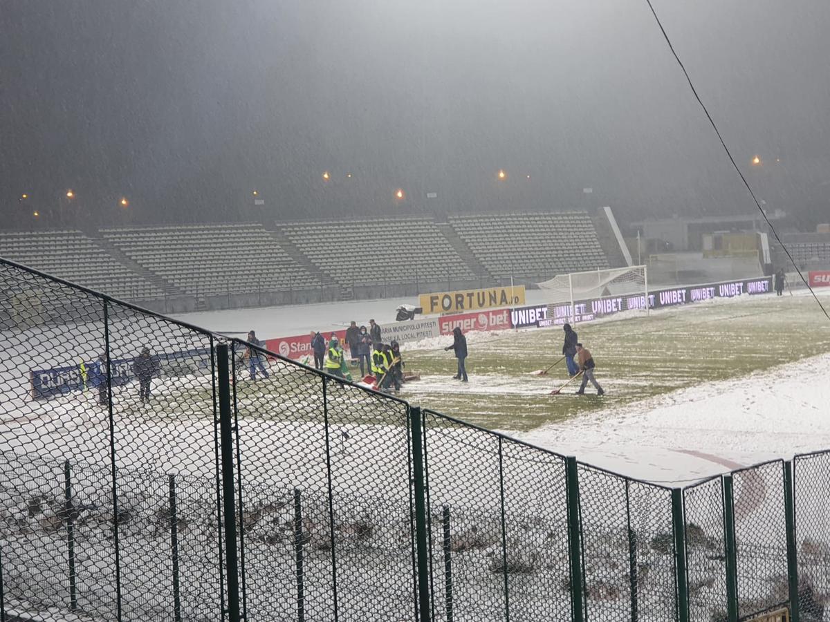 FC ARGEȘ - FCSB 0-0. Roș-albaștrii dau vina pe teren pentru pasul greșit de la Pitești: „Singurul campionat din Europa cu asemenea terenuri”