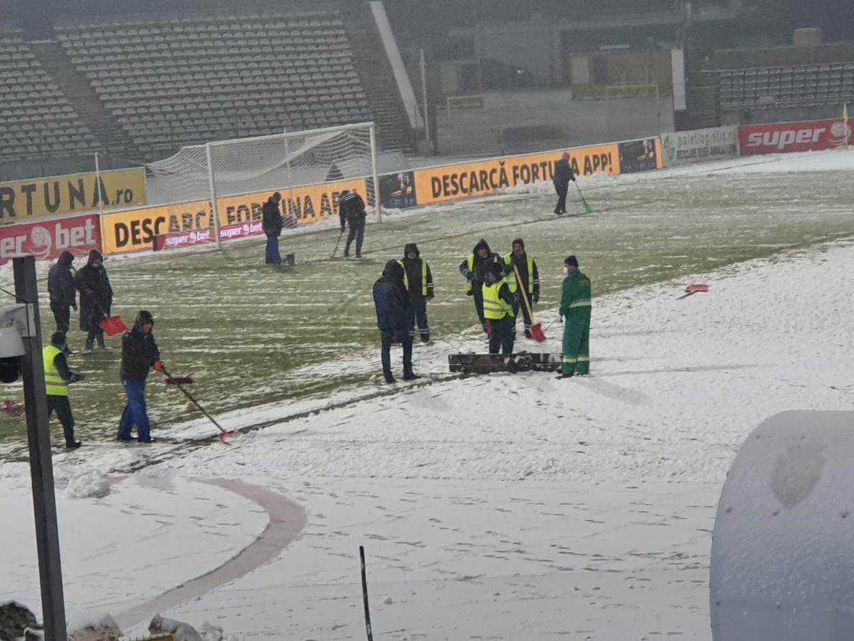 FC ARGEȘ - FCSB 0-0. Roș-albaștrii dau vina pe teren pentru pasul greșit de la Pitești: „Singurul campionat din Europa cu asemenea terenuri”