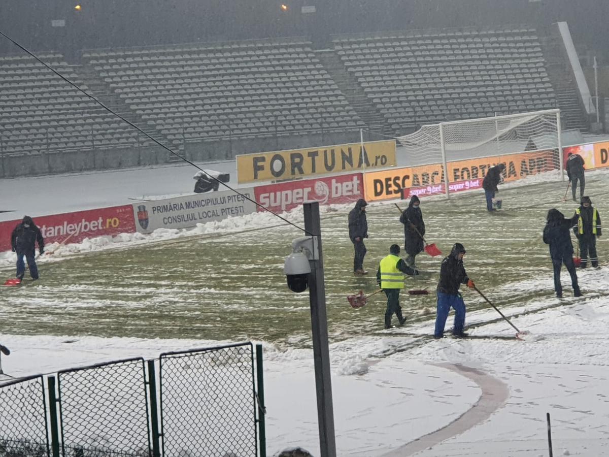 FC ARGEȘ - FCSB 0-0. Roș-albaștrii dau vina pe teren pentru pasul greșit de la Pitești: „Singurul campionat din Europa cu asemenea terenuri”