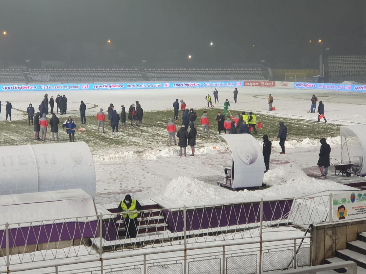 FC ARGEȘ - FCSB 0-0. Roș-albaștrii dau vina pe teren pentru pasul greșit de la Pitești: „Singurul campionat din Europa cu asemenea terenuri”