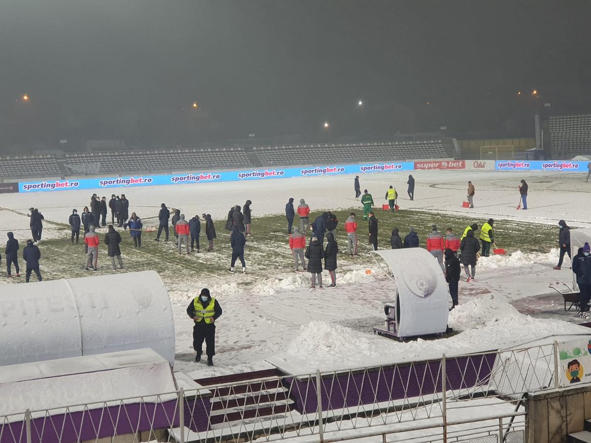 FC ARGEȘ - FCSB 0-0. Roș-albaștrii dau vina pe teren pentru pasul greșit de la Pitești: „Singurul campionat din Europa cu asemenea terenuri”