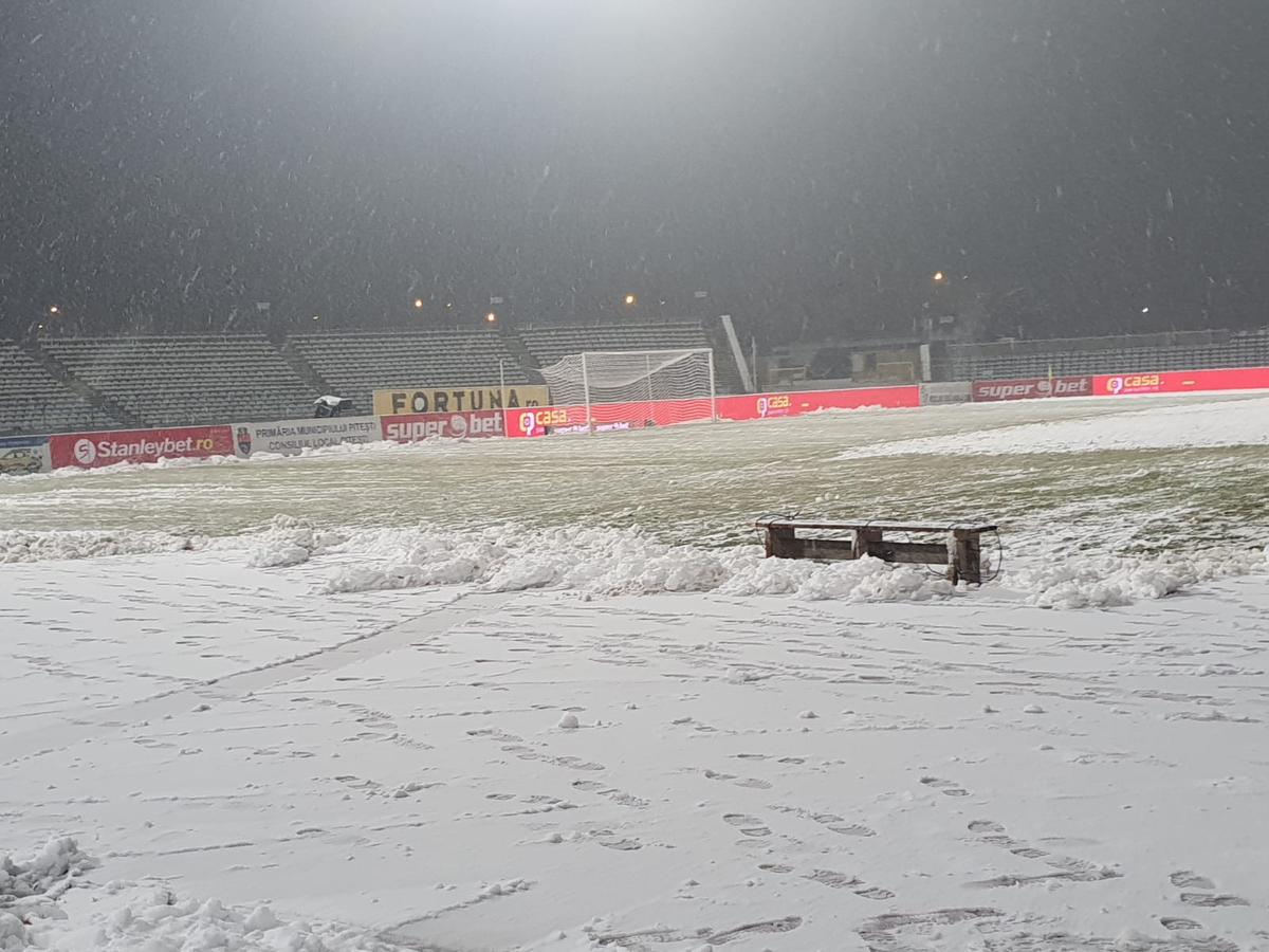 FC ARGEȘ - FCSB 0-0. Roș-albaștrii dau vina pe teren pentru pasul greșit de la Pitești: „Singurul campionat din Europa cu asemenea terenuri”