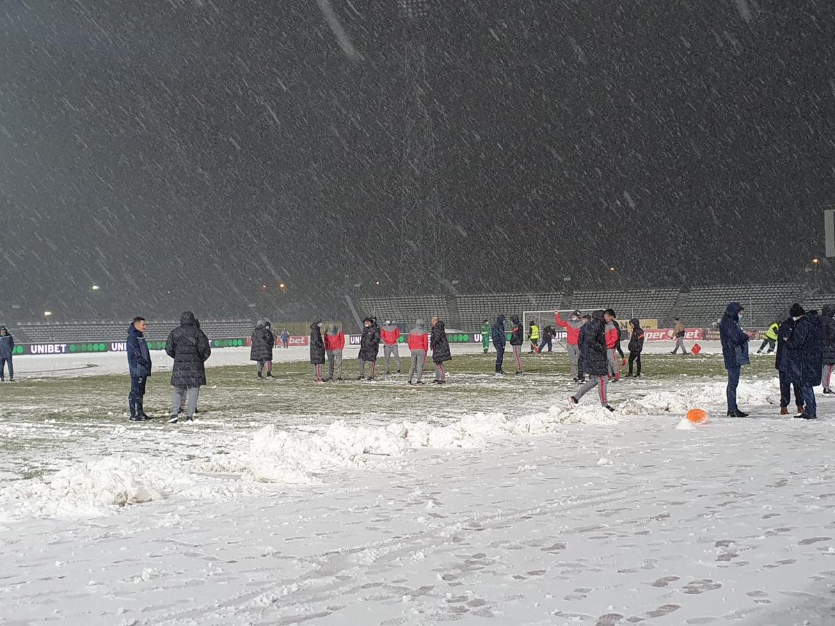 FC ARGEȘ - FCSB 0-0. Roș-albaștrii dau vina pe teren pentru pasul greșit de la Pitești: „Singurul campionat din Europa cu asemenea terenuri”