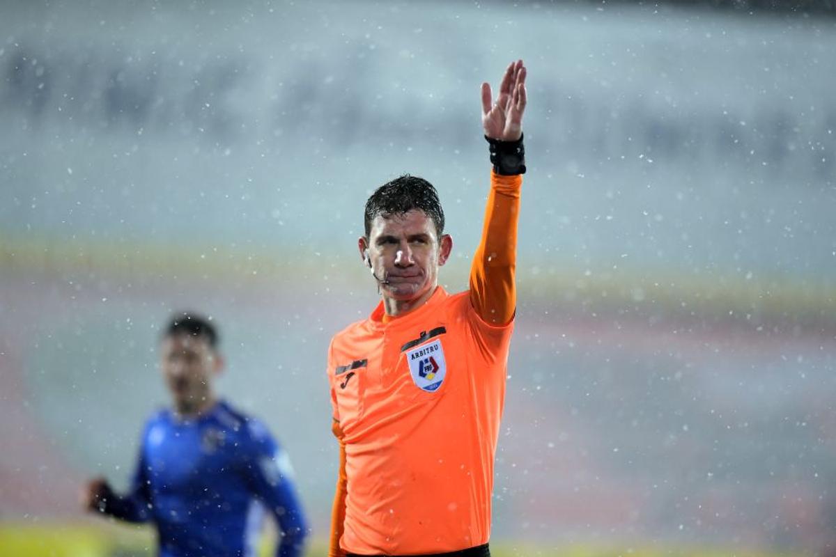 Fanii Craiovei se revoltă! Atac la Rotaru și Papură: „Să înceteze să se joace de-a Gigi Becali! Merităm un antrenor, nu un breloc și o marionetă”