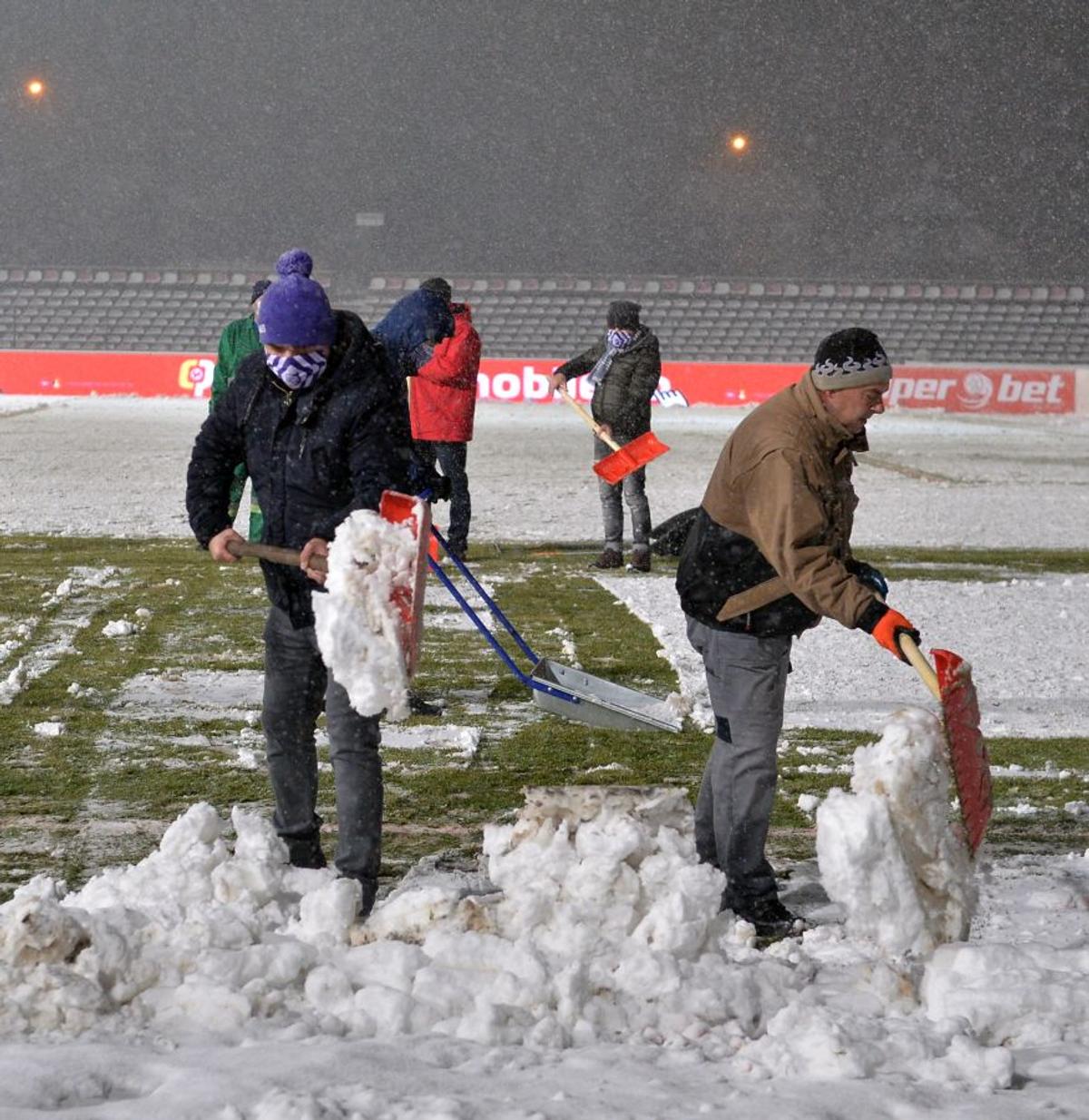 FC ARGEȘ - FCSB 0-0. Roș-albaștrii dau vina pe teren pentru pasul greșit de la Pitești: „Singurul campionat din Europa cu asemenea terenuri”