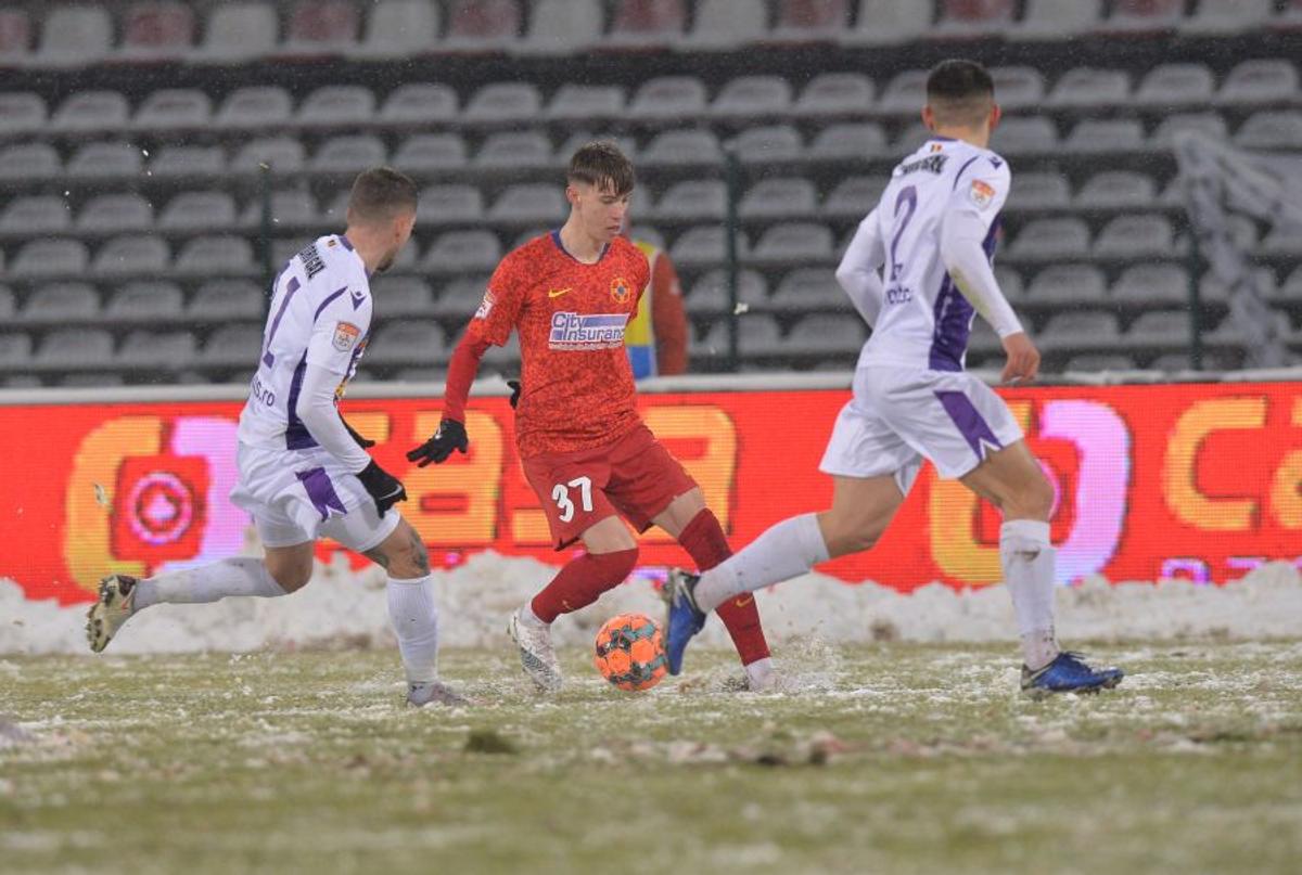 FC ARGEȘ - FCSB 0-0. Roș-albaștrii dau vina pe teren pentru pasul greșit de la Pitești: „Singurul campionat din Europa cu asemenea terenuri”