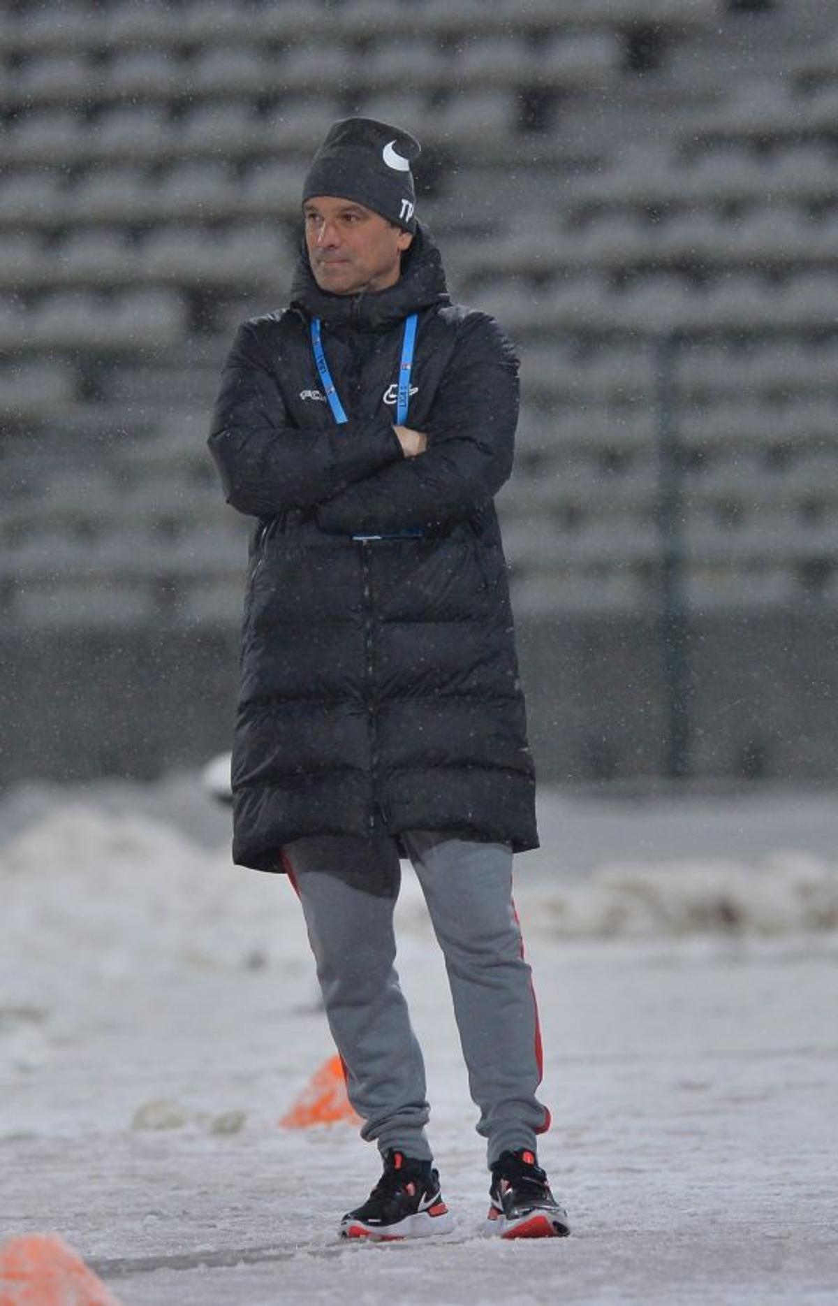 FC ARGEȘ - FCSB 0-0. Roș-albaștrii dau vina pe teren pentru pasul greșit de la Pitești: „Singurul campionat din Europa cu asemenea terenuri”