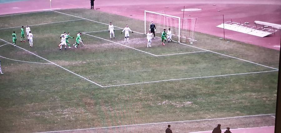 Așa s-a prezentat gazonul arenei din Ștefan cel Mare la amicalul dintre Dinamo și Popești Leordeni Imagine incredibilă înainte de Dinamo - FCSB » Cum arată gazonul din „Ștefan cel Mare” + Ironia lui Mihai Stoica: „Am crezut că e triunghiular”