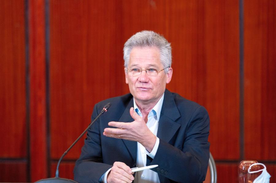 Ladislau Boloni (foto: Raed Krishan/GSP) Burleanu nu a învățat nimic. A rămas prizonierul mizelor mici