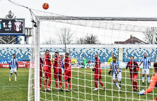 Cum RENAȘTE o echipă de tradiție, după un șir imens de gafe » A adus un nume important din fotbal și atacă Liga 1
