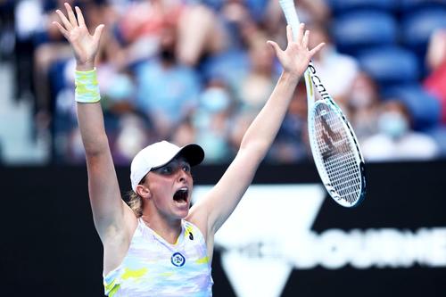 Iga Swiatek, descătușată după victoria cu Kaia Kanepi // foto: Guliver/gettyimages
