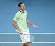 Daniil Medvedev e în semifinalele Australian Open, după 0-2 la seturi și peste 4 ore de luptă » Derapaj în setul 4: „Cât de prost să fie? Idiotul!”