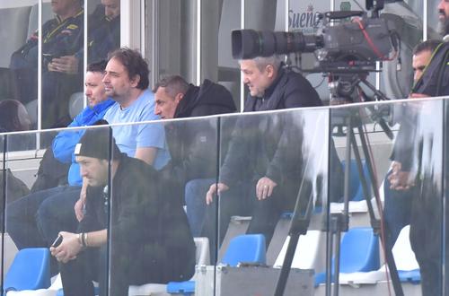 Mihai Rotaru (50 de ani), finanțatorul celor de la CS Universitatea Craiova, a dezvăluit că antrenorul din acte în acest moment este Corneliu Papură (49 de ani).