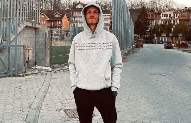 A început fotbalul abia la 18 ani și nu a fost niciodată în club! » Portretul fotbalistului care a impresionat la debutul în Superligă