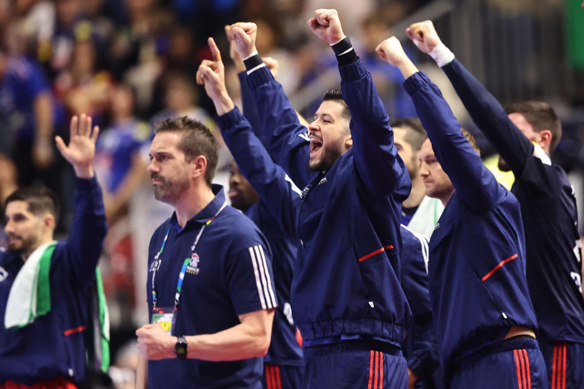 Absolut IREAL! » Franța s-a calificat în finala CE de handbal masculin, ajutată de o aruncare unică, în ultima secundă: Prandi, în vinclu cu tot zidul în față