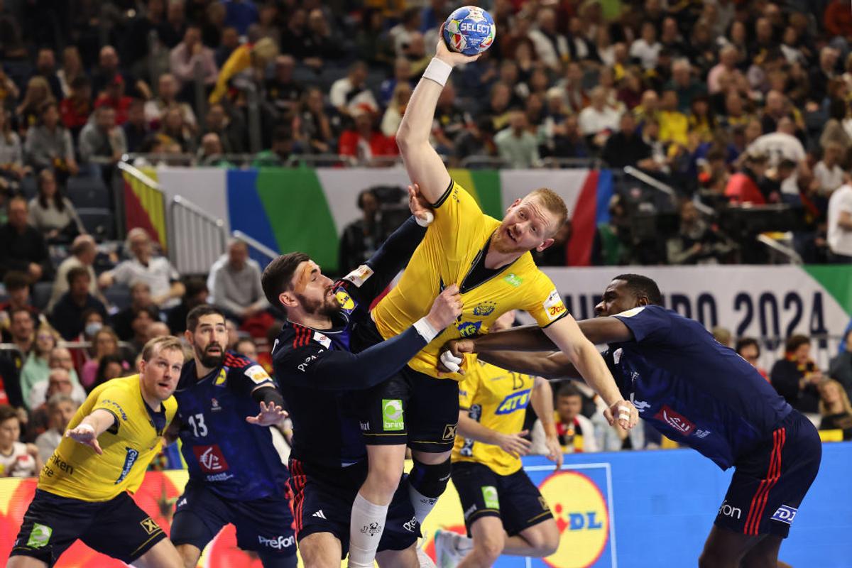 Absolut IREAL! » Franța s-a calificat în finala CE de handbal masculin, ajutată de o aruncare unică, în ultima secundă: Prandi, în vinclu cu tot zidul în față