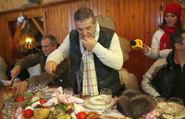 „Pune-i, bă, lu' ăla niște mămăligă, nu vezi că-i place!” » Dezvăluire senzațională cu Gigi Becali la un dineu oficial al FCSB: „Sânge, sudoare și lacrimi”