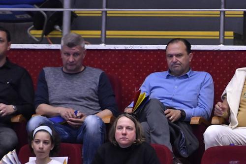Viorel Mazilu (stânga) și Constantin Din în tribună Foto: Imago