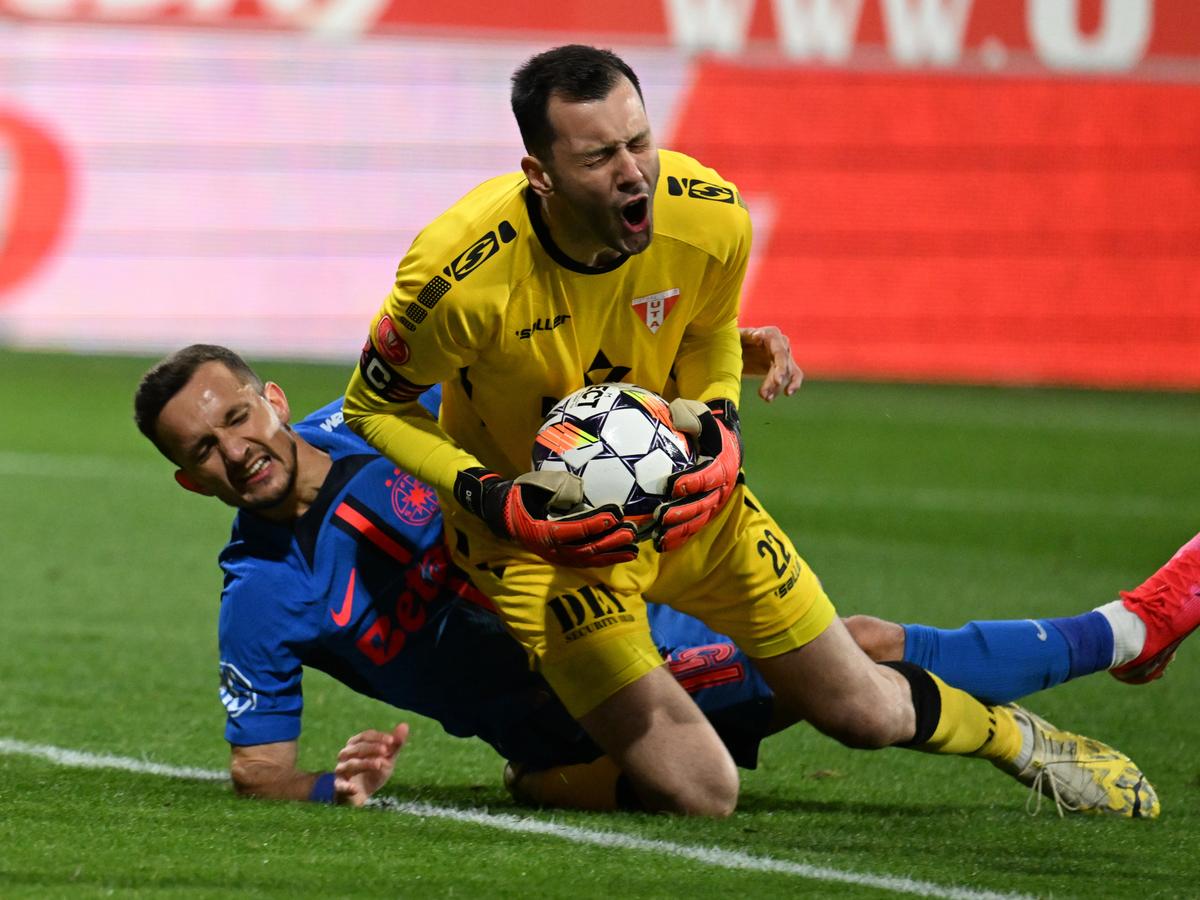 UTA - FCSB 0-1 » Szabolcs Kovacs îi ajută pe roș-albaștri să egaleze liderul! Meci decis de un penalty inventat