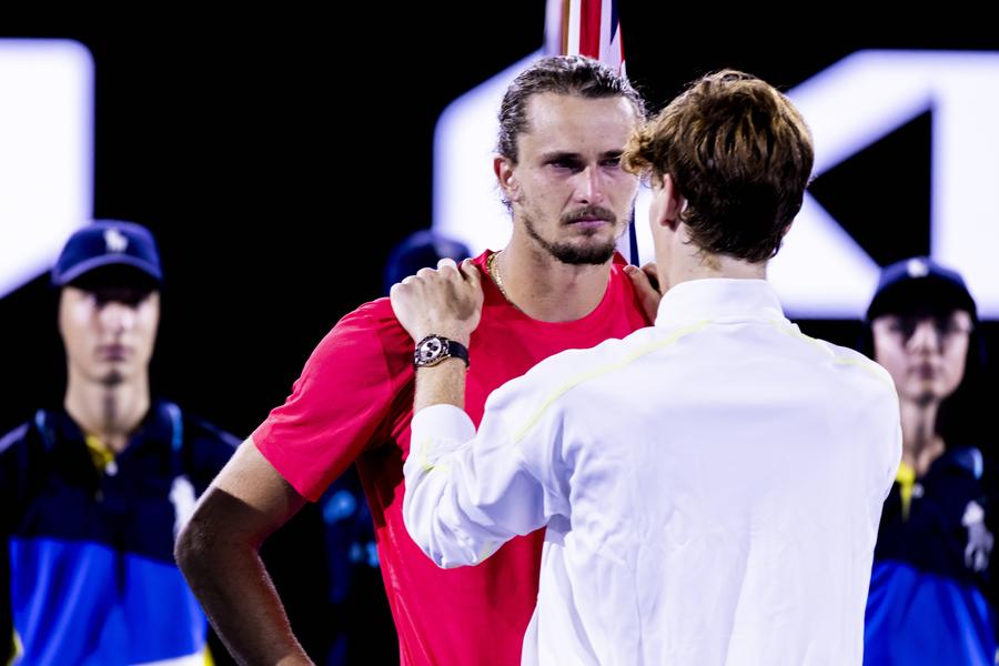 Alexander Zverev consolat de Jannik Sinner FOTO Imago Images Alexander Zverev și câteva întrebări delicate la conferința de presă: „Wow, nu mă așteptam!”