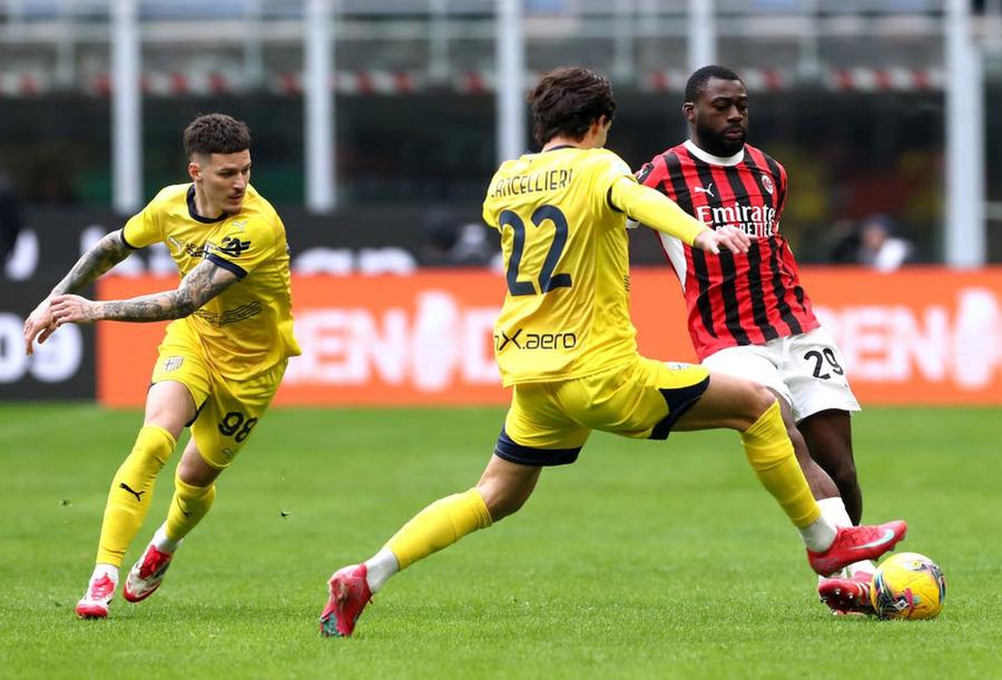 Dennis Man, în Milan - Parma/ foto Imago Images Mesaj clar transmis de Chivu lui Dennis Man înaintea duelului cu Inter