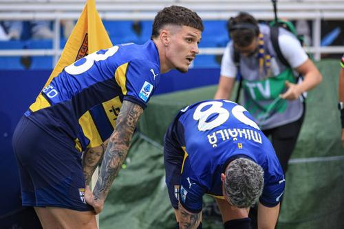 Dennis Man și Valentin Mihăilă, într-o perioadă grea la Parma / Foto: Imago