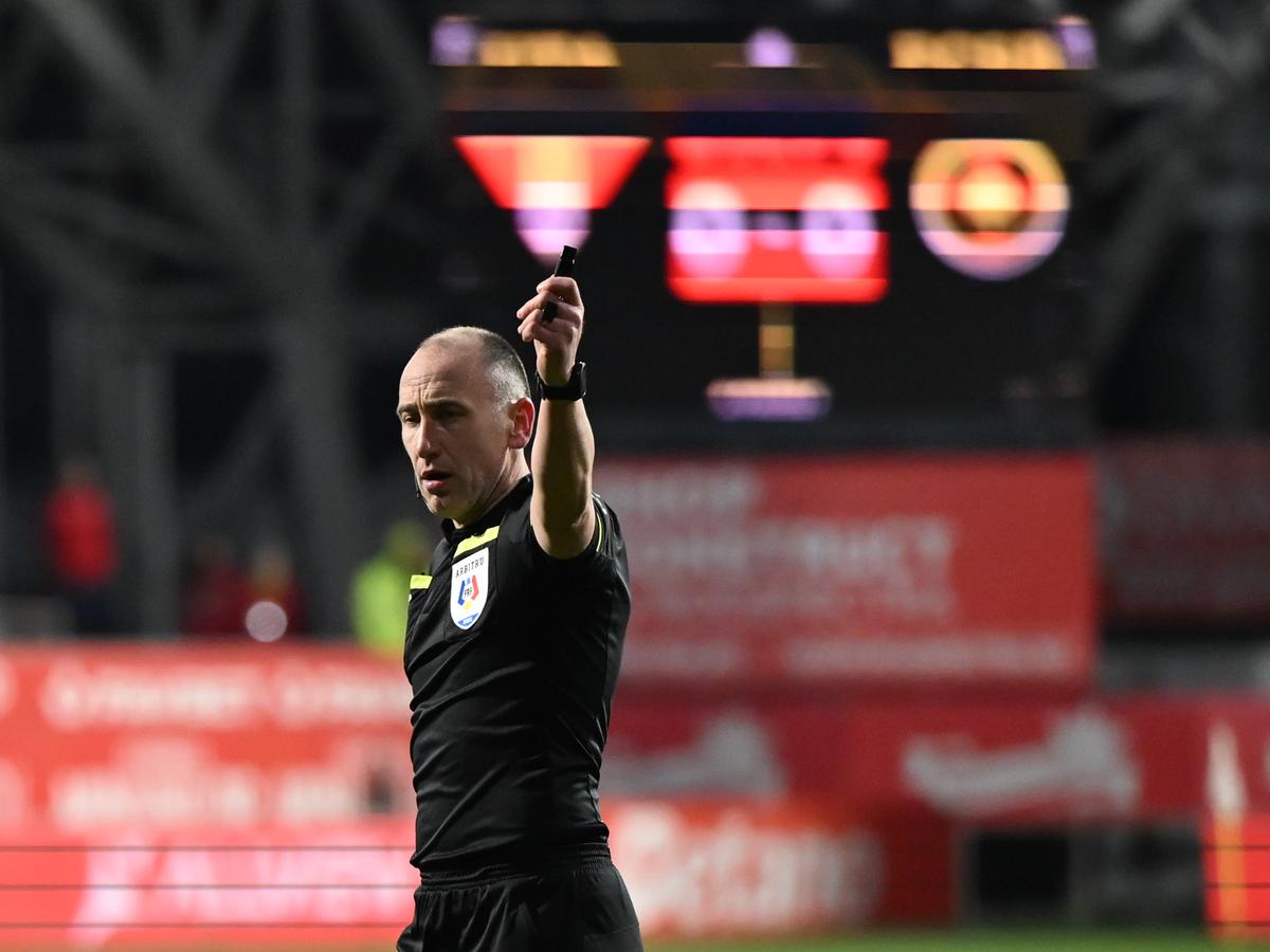 UTA - FCSB 0-1 » Szabolcs Kovacs îi ajută pe roș-albaștri să egaleze liderul! Meci decis de un penalty inventat