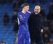 Cole Palmer se amuză împreună cu Pep Guardiola / Foto: GettyImages