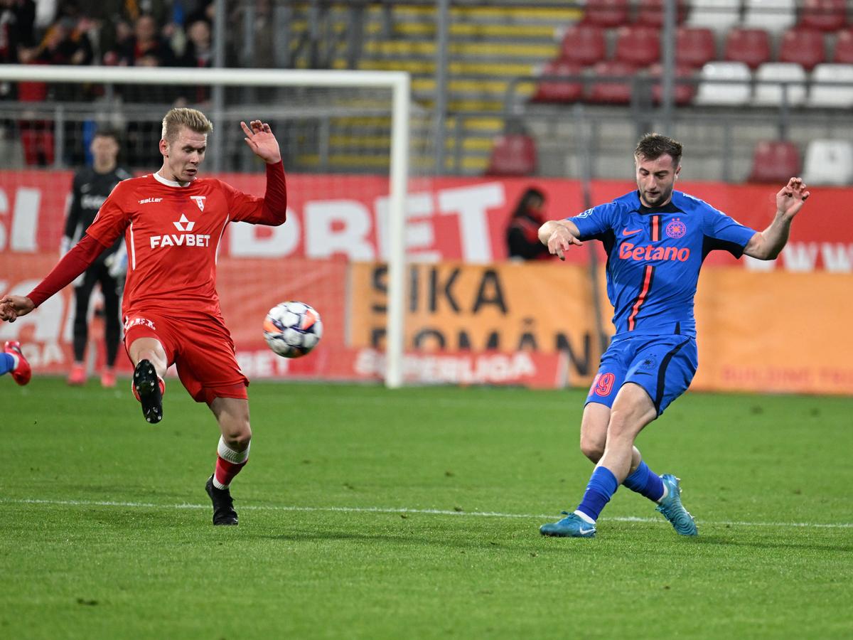 UTA - FCSB 0-1 » Szabolcs Kovacs îi ajută pe roș-albaștri să egaleze liderul! Meci decis de un penalty inventat