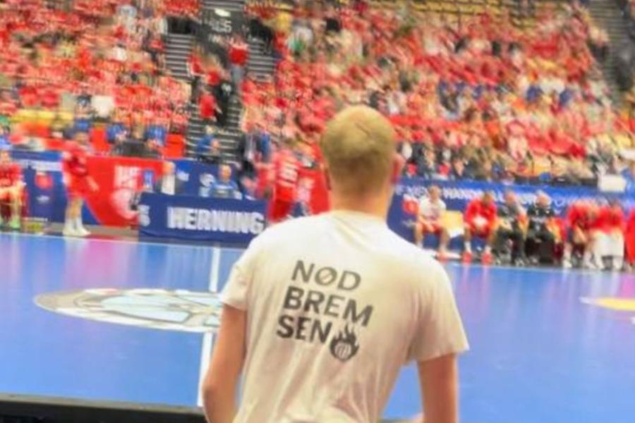 Lukas Kluge, membru al organizației Noedbremsen „Ce dracu’ se întâmplă?!” » Stupoare în timpul meciului Cehia - Danemarca de la Campionatul Mondial de handbal masculin: „Penibil și prost realizat”