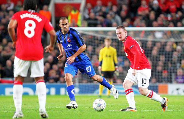 „Sincer, credeam că luăm multe” » Românul care a înfruntat un Manchester United stelar pe Old Trafford: “M-a luat cu tot cu minge. Apoi m-au fluierat la orice atingere!”