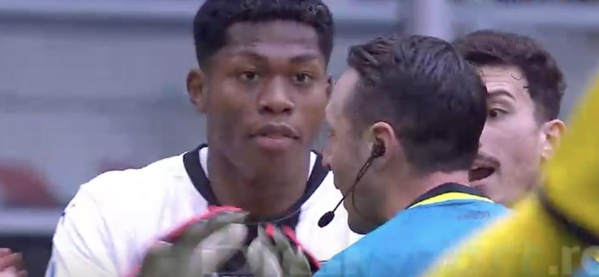 Gafă ca în curtea școlii în AC Milan - Parma » Cum a provocat portarul Suzuki un penalty