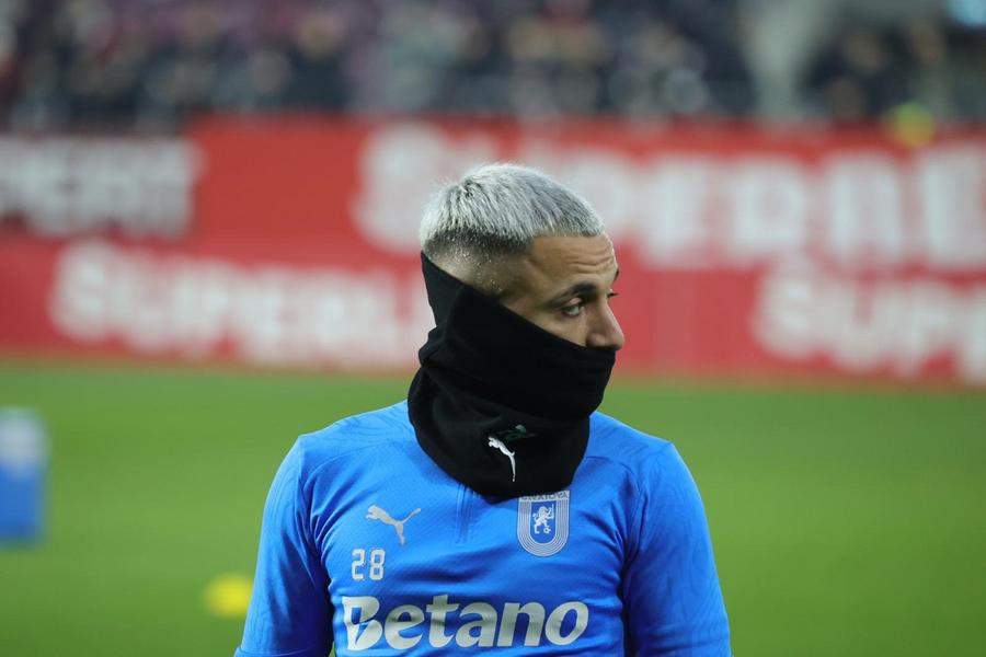 Alex Mitriță a fost apostrofat tot meciul pe Giulești. Foto: Ionuț Iordache, GSP 7 momente inedite surprinse de GSP la meciul Rapid - Universitatea Craiova » Giuleștiul, gest superb pentru Siegrist + doi olteni s-au certat continuu pe teren