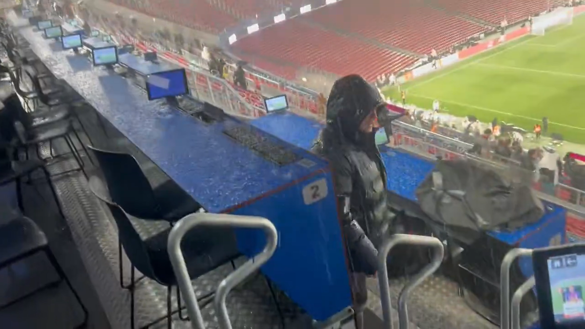 Stadionul Camp Nou în timpul ploii // foto: X