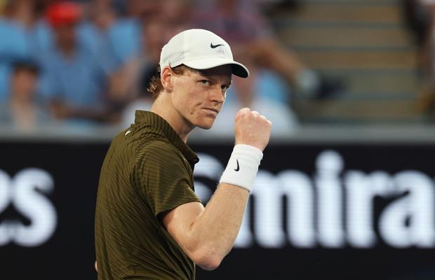 După emoțiile din turul 3, Jannik Sinner l-a dominat pe Luciano Darderi și s-a calificat în „sferturi” la Australian Open: „A fost foarte dificil”
