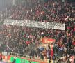 Derapaj rasist al suporterilor arădeni la adresa Rapidului // FOTO: Facebook @Ultras Romania 1918
