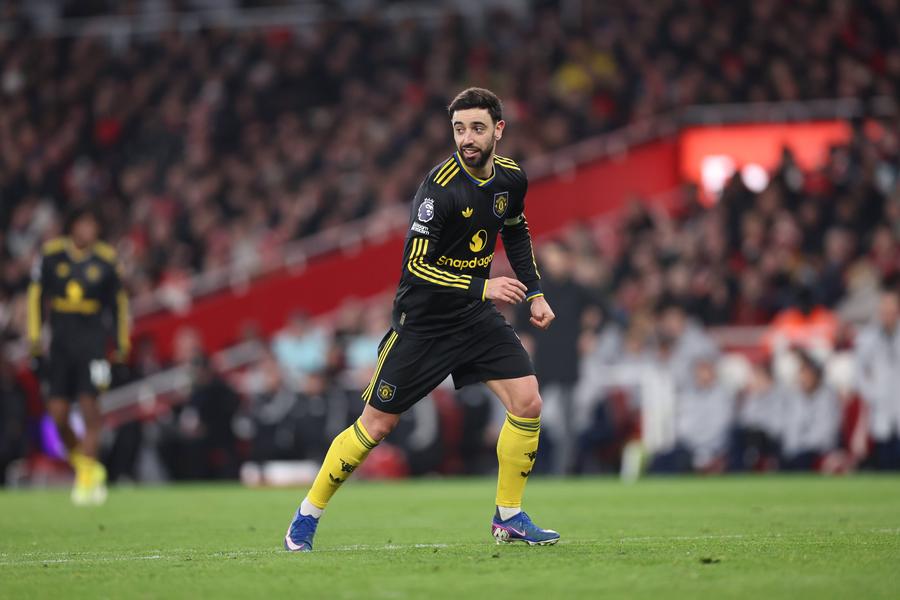 Bruno Fernandes, în timpul partidei cu Arsenal // foto: Imago Michael Carrick a trezit-o pe Manchester United: ce s-a schimbat față de perioada Ruben Amorim