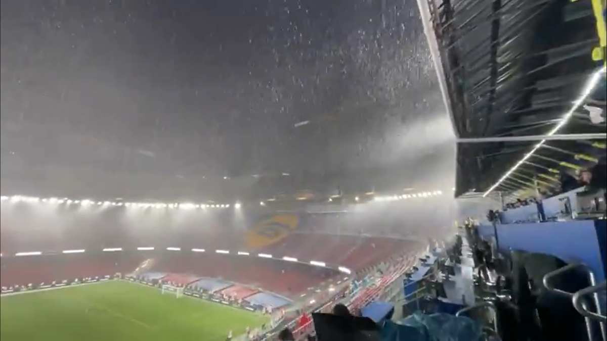 Stadionul Camp Nou în timpul ploii // foto: X